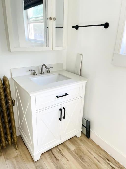 Delightful 2Br Apartment With Balcony - 15 Min From Mohegan Sun- Foxwoods Casinos & Mystic 뉴런던 외부 사진