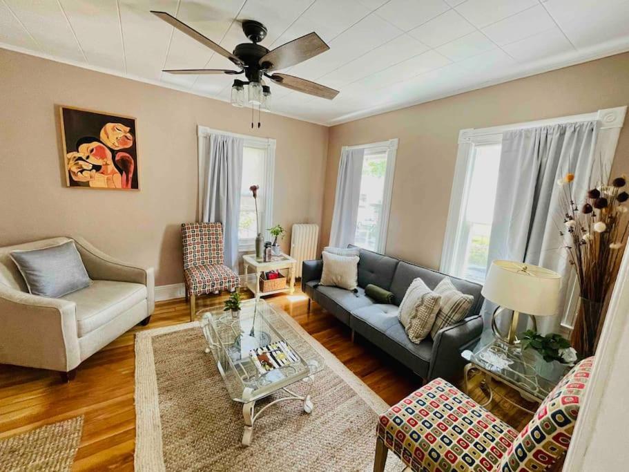 Delightful 2Br Apartment With Balcony - 15 Min From Mohegan Sun- Foxwoods Casinos & Mystic 뉴런던 외부 사진