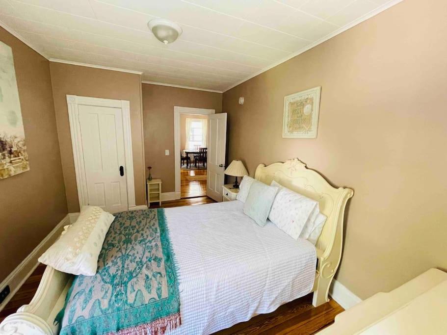 Delightful 2Br Apartment With Balcony - 15 Min From Mohegan Sun- Foxwoods Casinos & Mystic 뉴런던 외부 사진